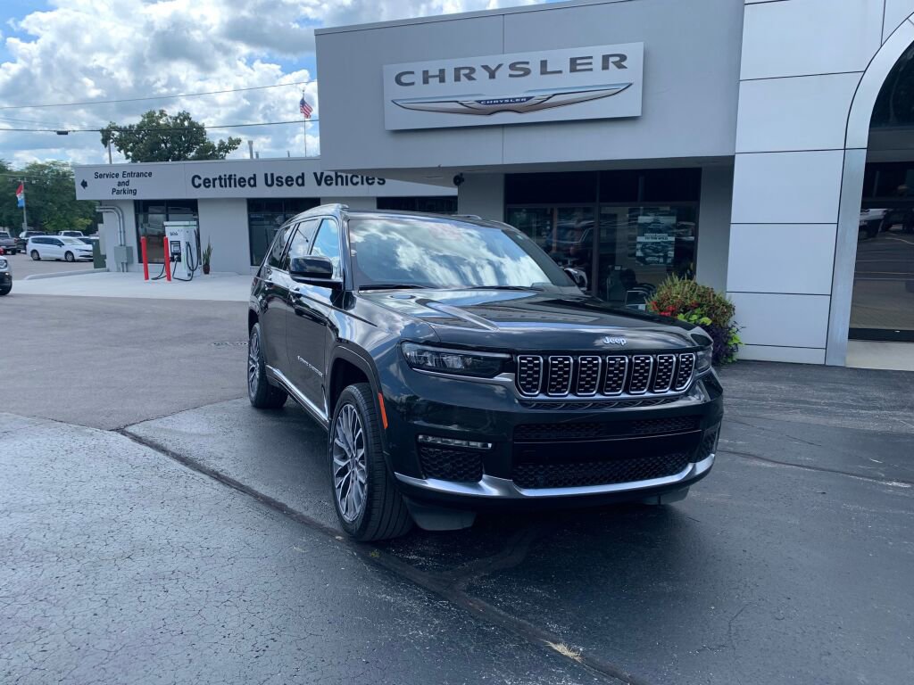 Used 2024 Jeep Grand Cherokee L Summit AWD/4WD image 3