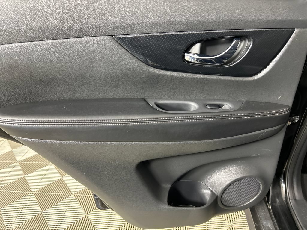 Used 2019 Nissan Rogue SL AWD/4WD image 17