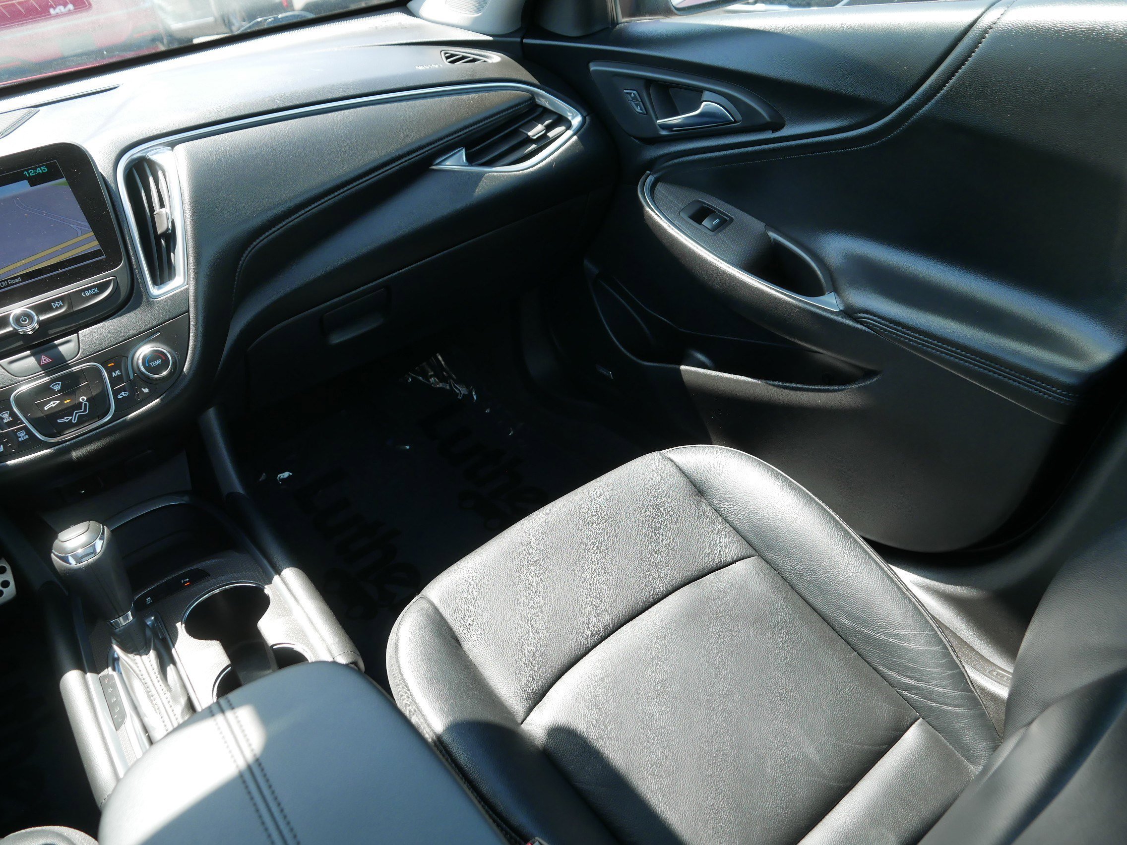 Used 2017 Chevrolet Malibu LT w/ Leather Package FWD image 11