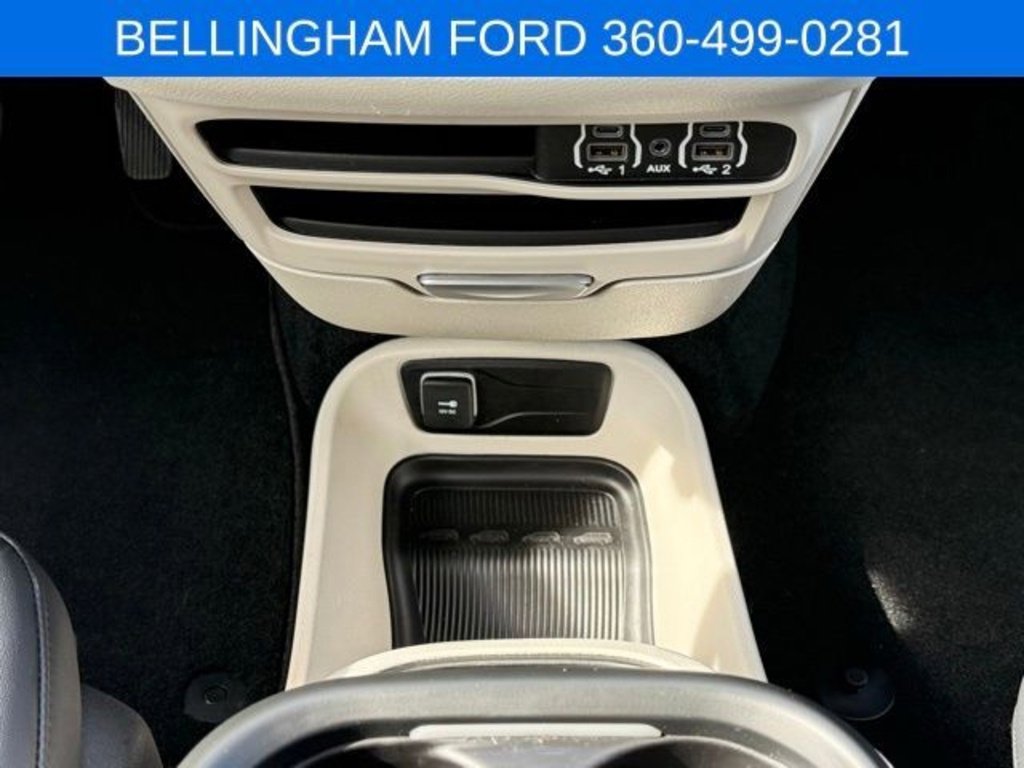 Used 2024 Chrysler Pacifica Touring-L image 30
