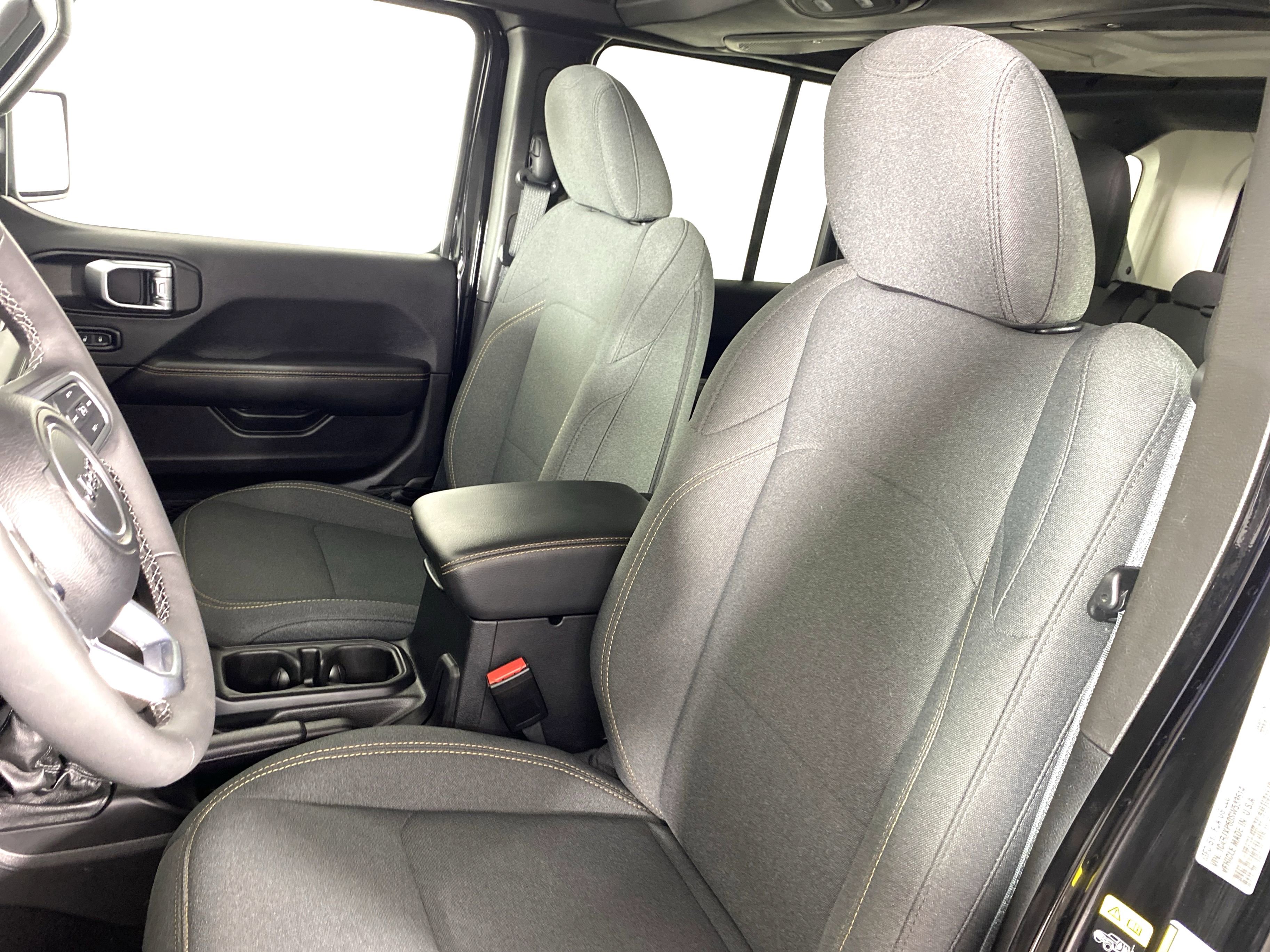 Used 2025 Jeep Wrangler Sahara AWD/4WD image 16