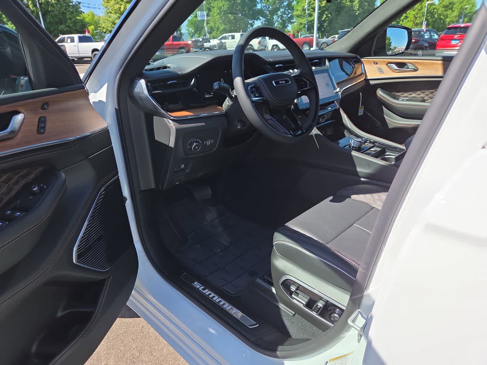 New 2026 Jeep Grand Cherokee Summit AWD/4WD image 10