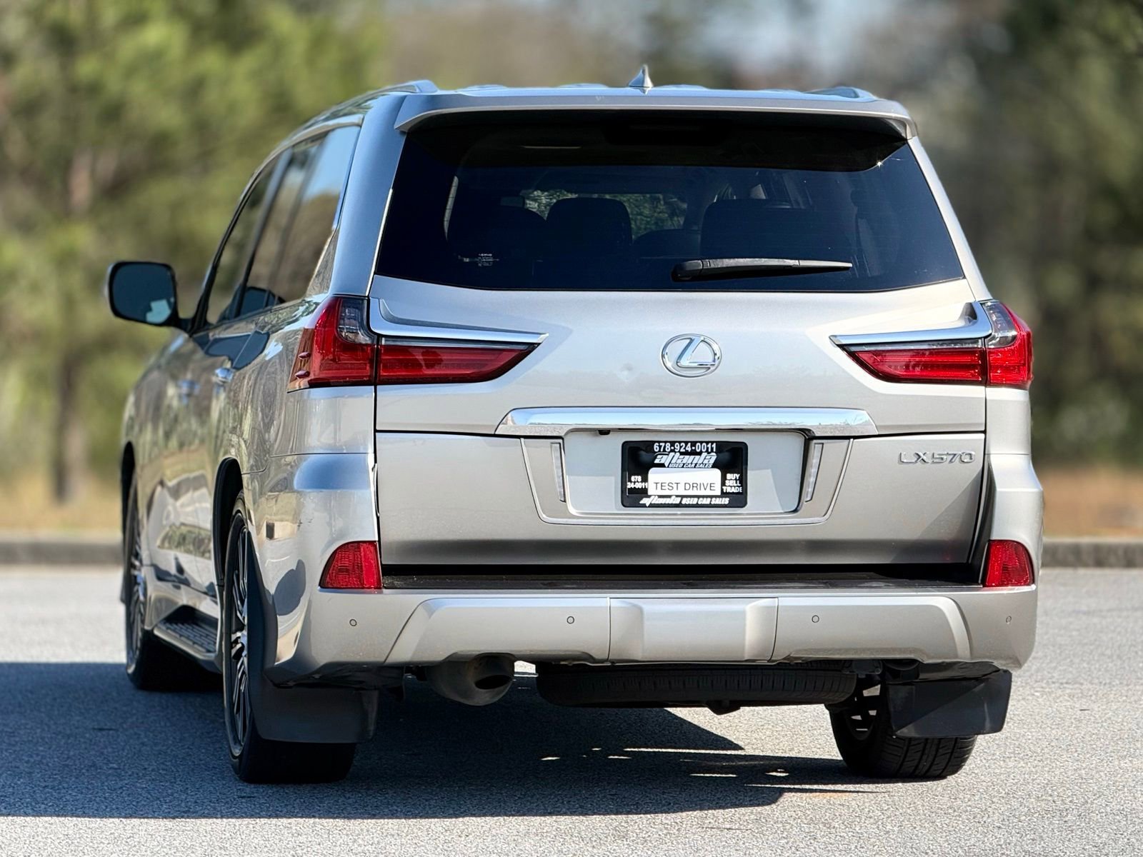 Used 2018 Lexus LX 570 4WD w/ Luxury Package image 4