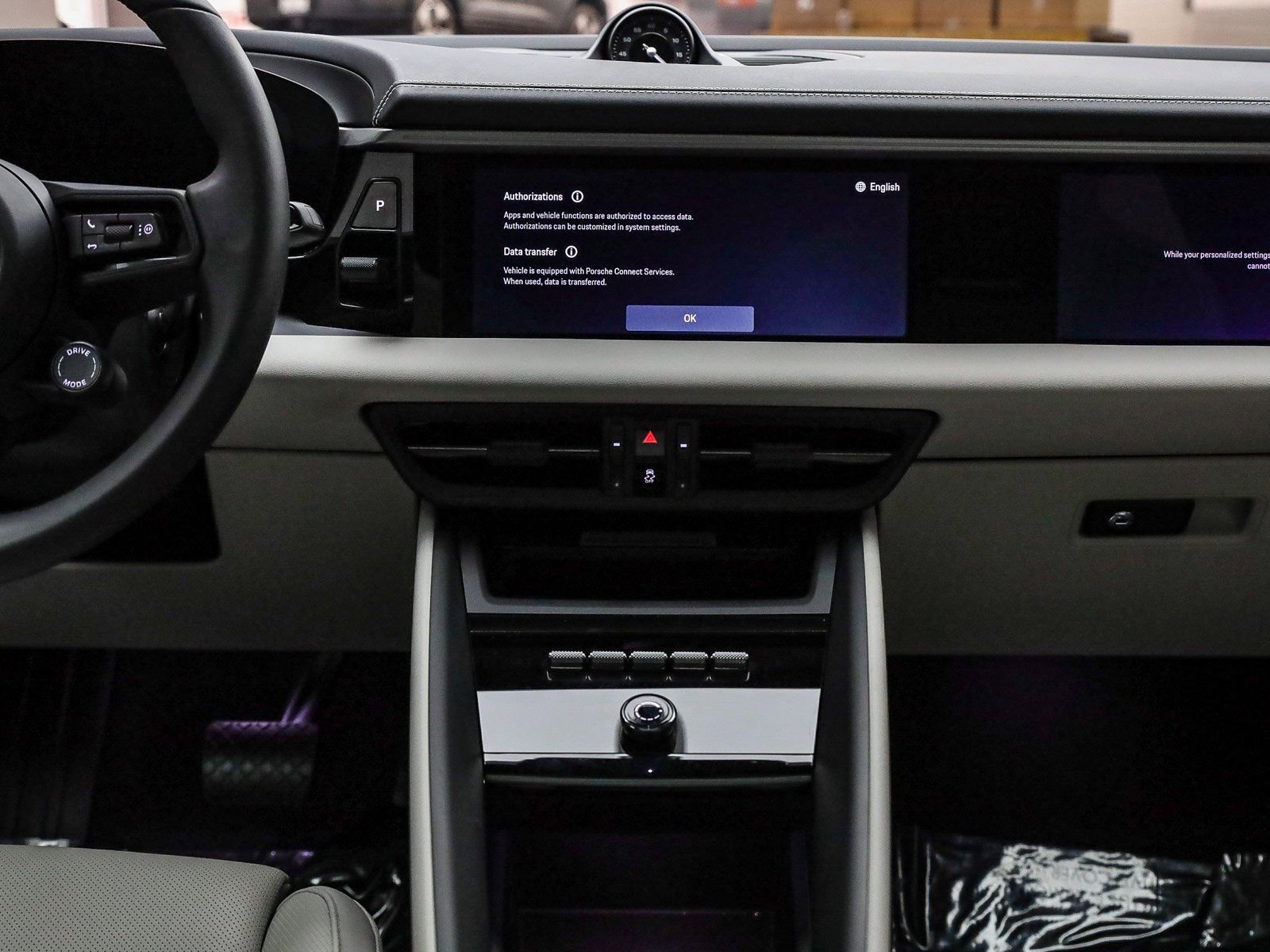 Certified 2025 Porsche Macan Electric image 17