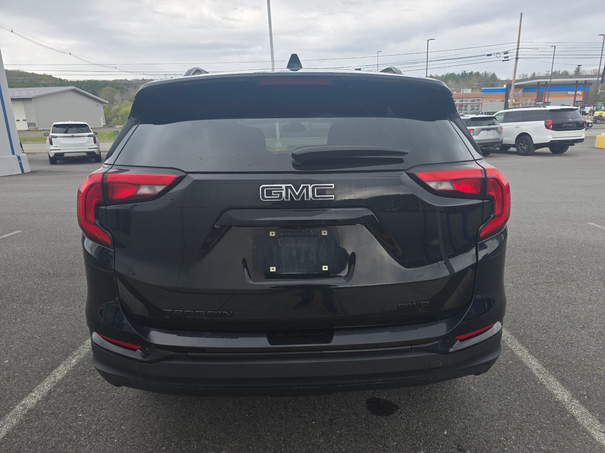 Used 2021 GMC Terrain SLE w/ Driver Convenience Package AWD/4WD image 4