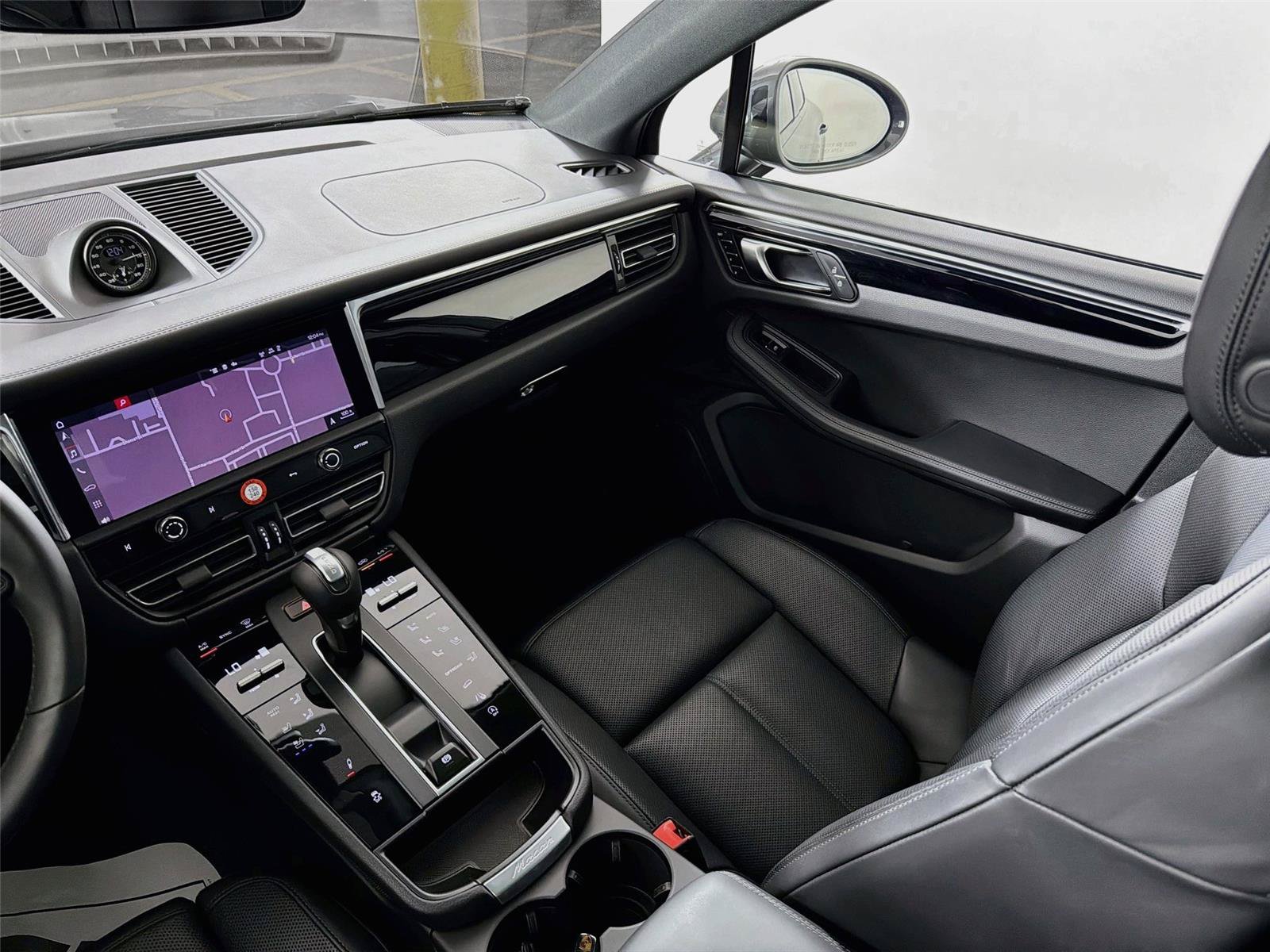 Certified 2026 Porsche Macan Turbo AWD/4WD image 30