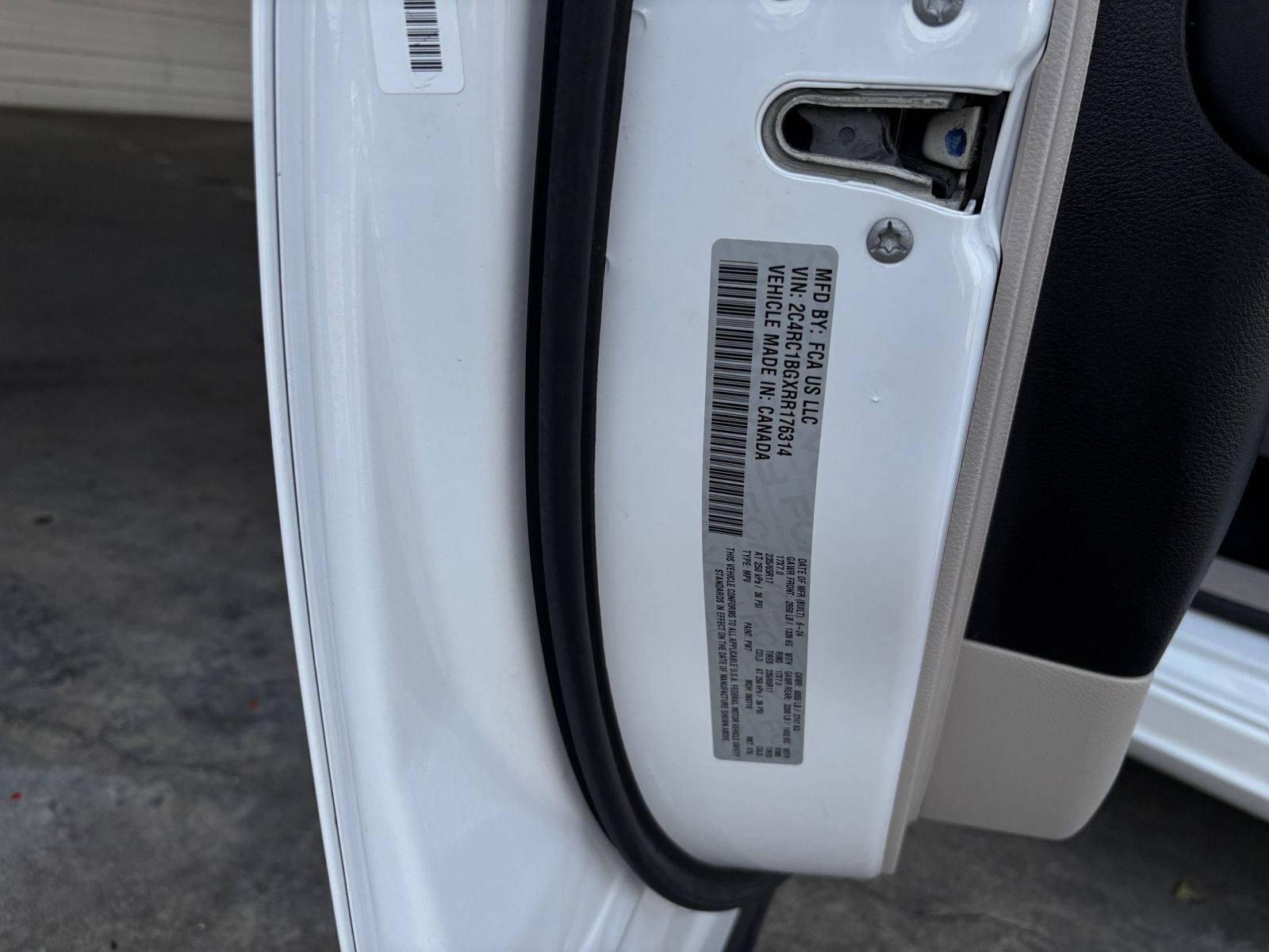 Used 2024 Chrysler Pacifica Touring-L FWD image 31