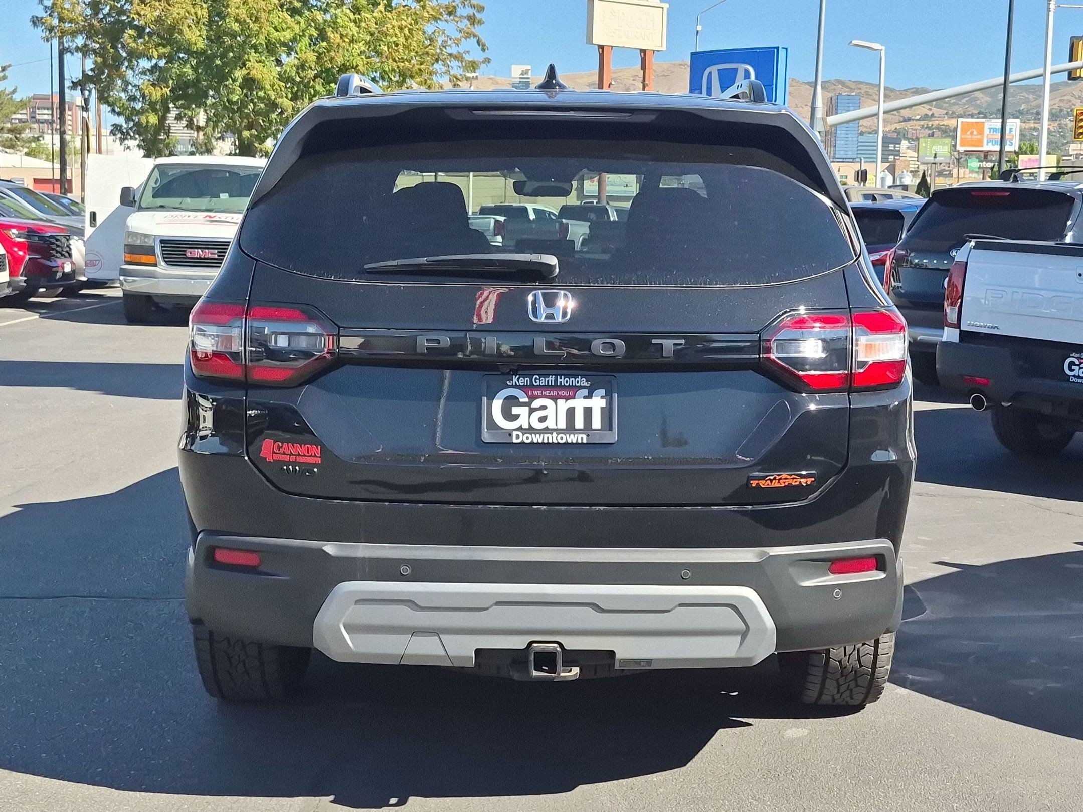 Used 2025 Honda Pilot TrailSport image 7