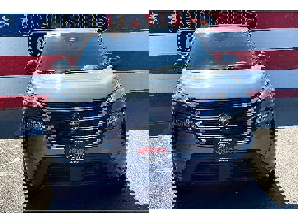 Used 2024 Nissan Rogue SV image 3