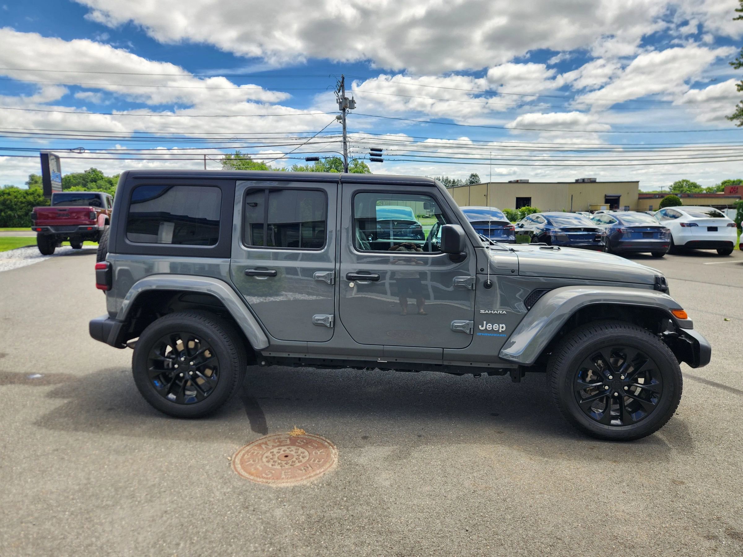 Used 2023 Jeep Wrangler Unlimited Sahara image 16