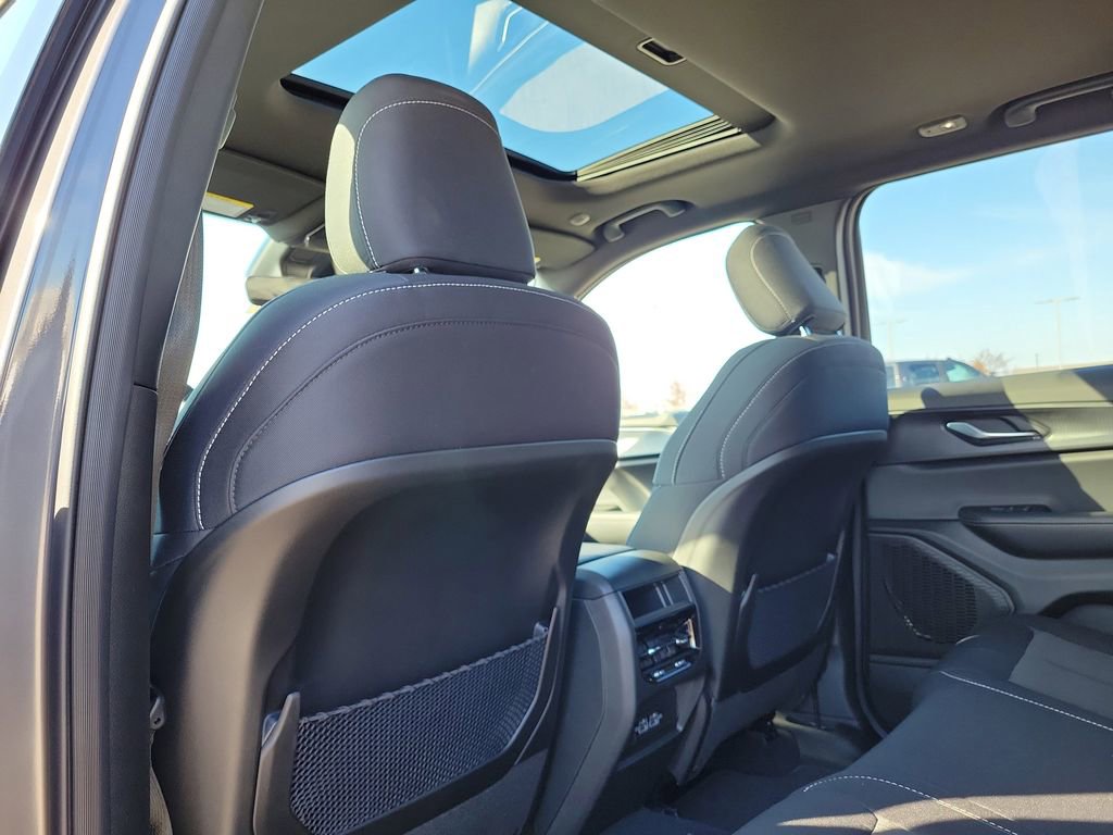 New 2025 Jeep Grand Cherokee Laredo X image 13