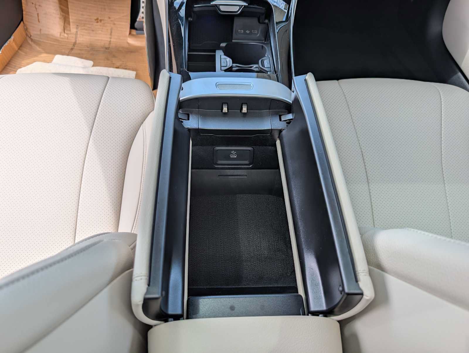 New 2026 Mercedes-Benz CLE 300 4MATIC Coupe image 14