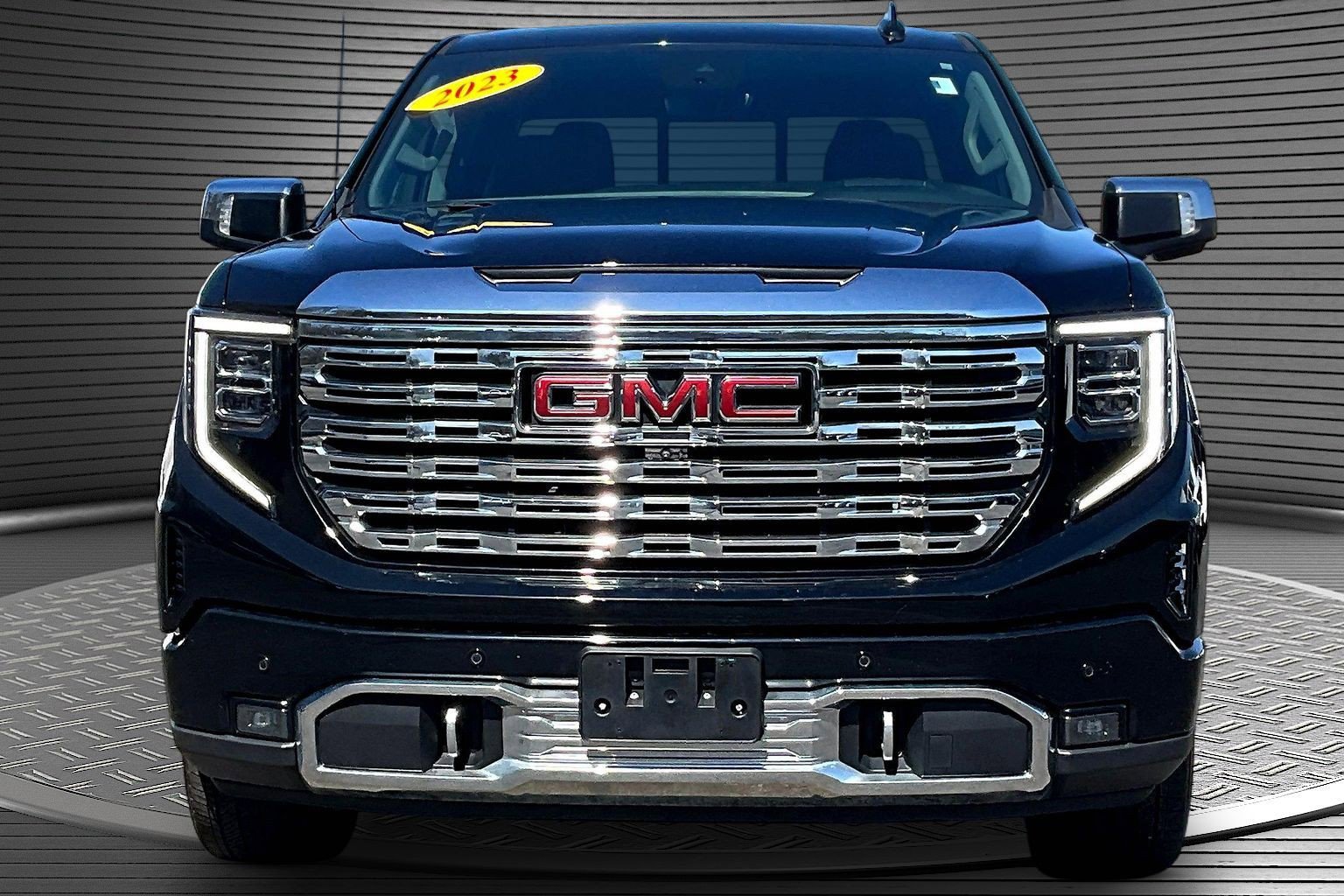 Used 2023 GMC Sierra 1500 Denali w/ Denali Reserve Package AWD/4WD image 2