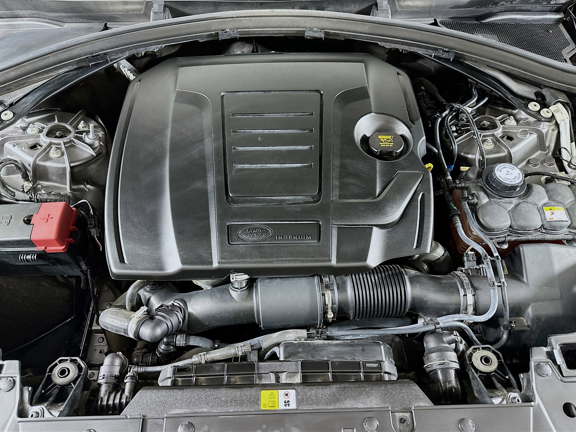 Used 2020 Land Rover Range Rover Velar R-Dynamic S image 32