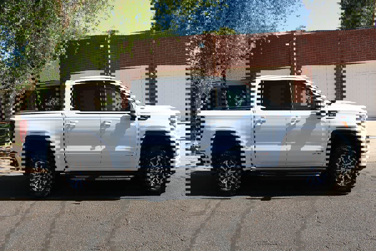 Used 2021 GMC Sierra 1500 AT4 w/ AT4 Preferred Package image 3