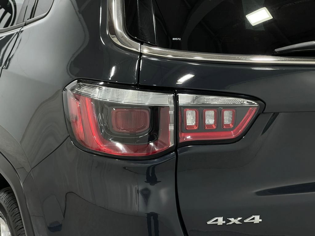 Used 2018 Jeep Compass Limited image 32