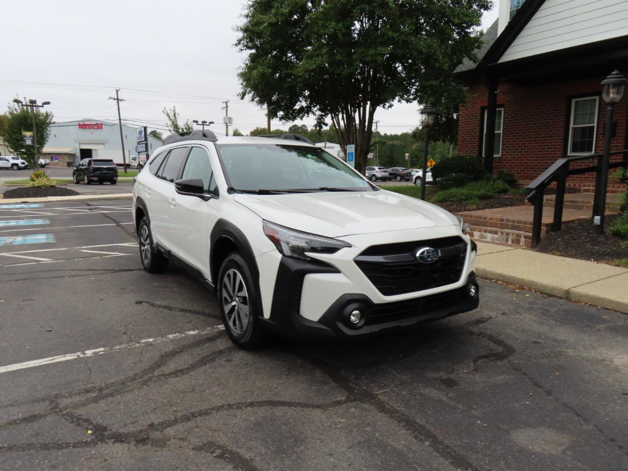 Used 2024 Subaru Outback Premium AWD/4WD image 11