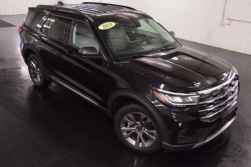 Used 2025 Ford Explorer Active w/ Active Comfort Package AWD/4WD image 9