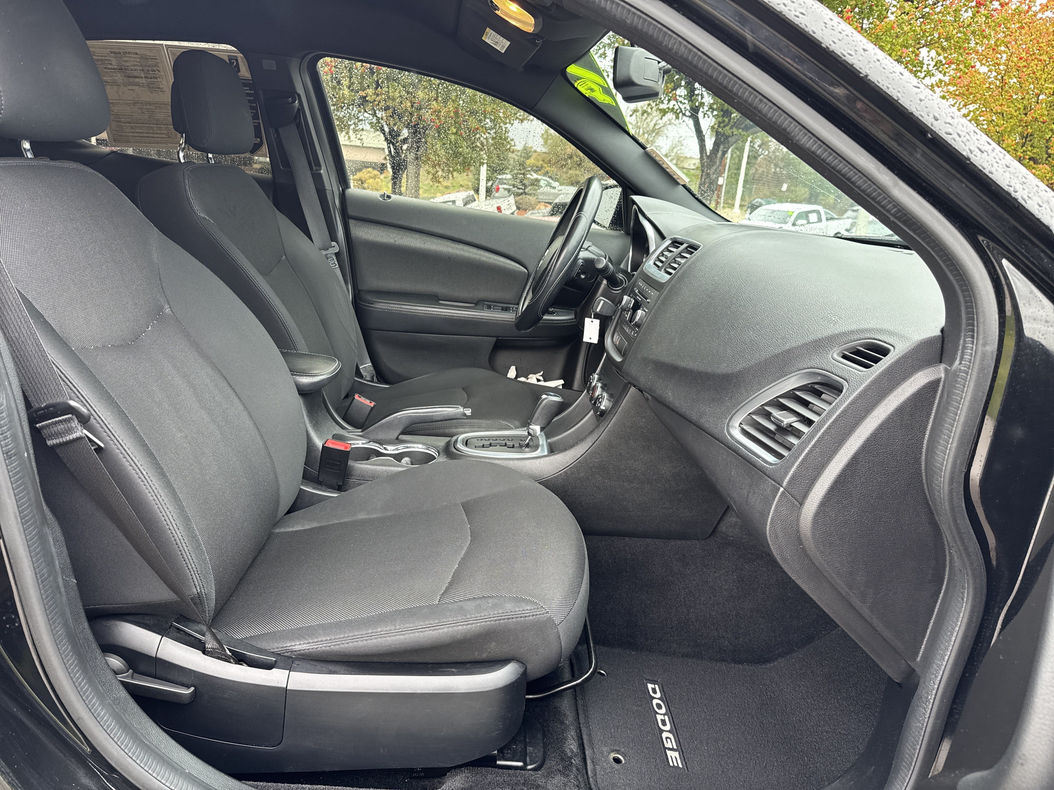 Used 2014 Dodge Avenger SE FWD image 26
