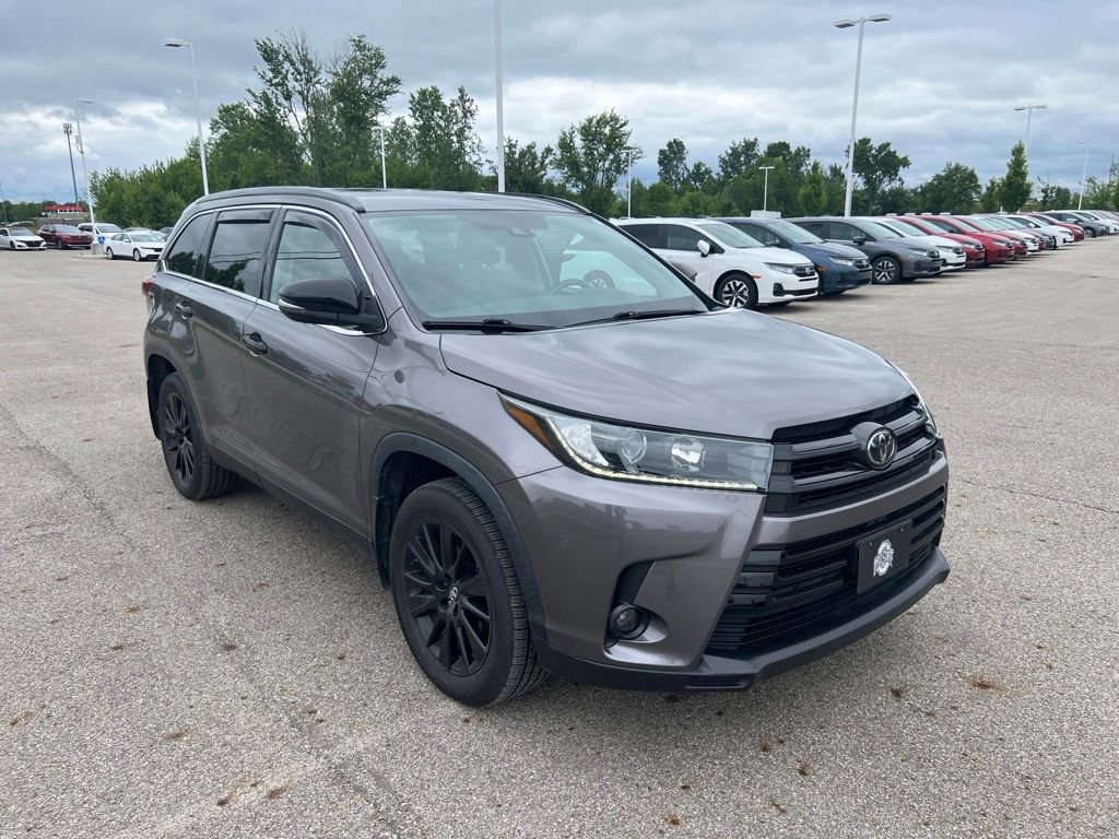 Used 2019 Toyota Highlander SE AWD/4WD image 4