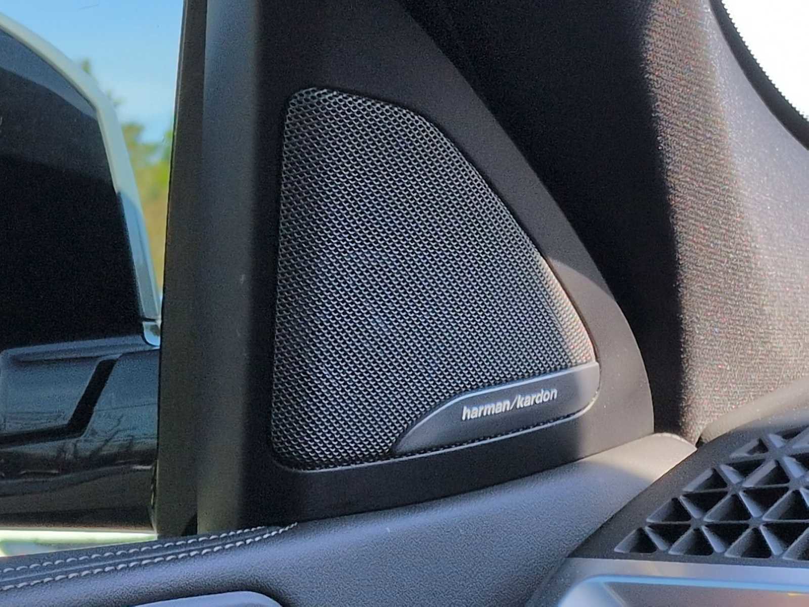 Used 2024 BMW X6 xDrive40i w/ Executive Package image 33