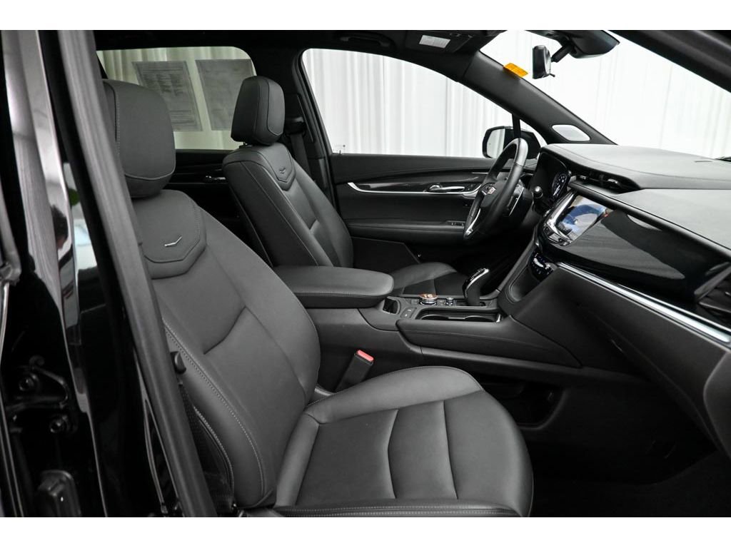 Used 2023 Cadillac XT6 Sport w/ Technology Package AWD/4WD image 18