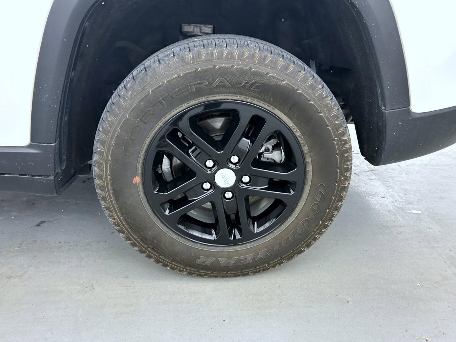 Certified 2023 Jeep Grand Cherokee Laredo AWD/4WD image 22