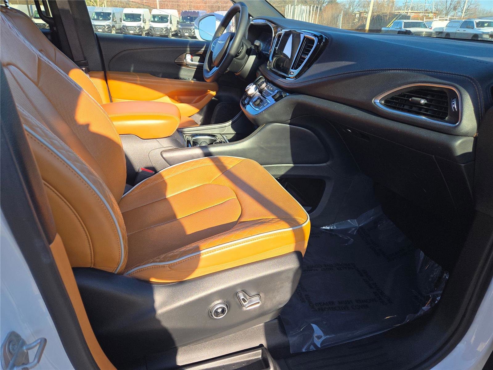 Certified 2022 Chrysler Pacifica Pinnacle AWD/4WD image 9
