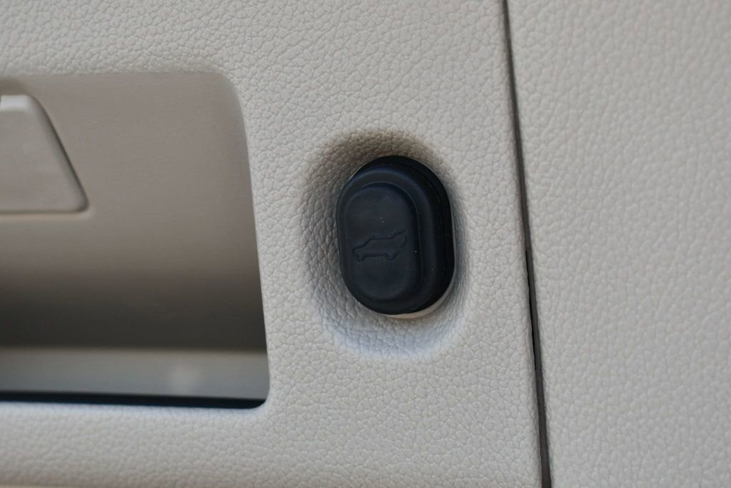 Used 2016 GMC Yukon Denali w/ Open Road Package image 19