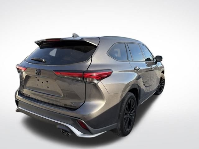 Used 2023 Toyota Highlander L image 4