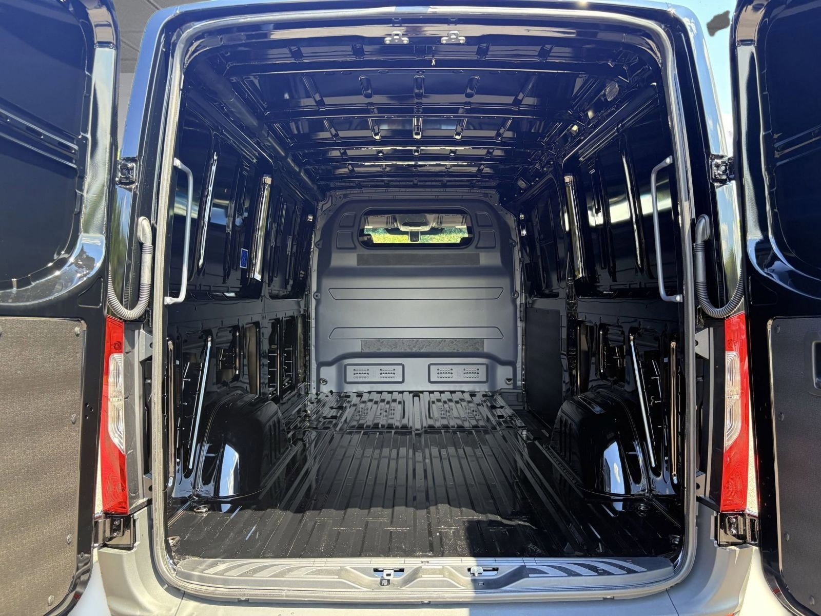 New 2025 Mercedes-Benz Sprinter 2500 image 25