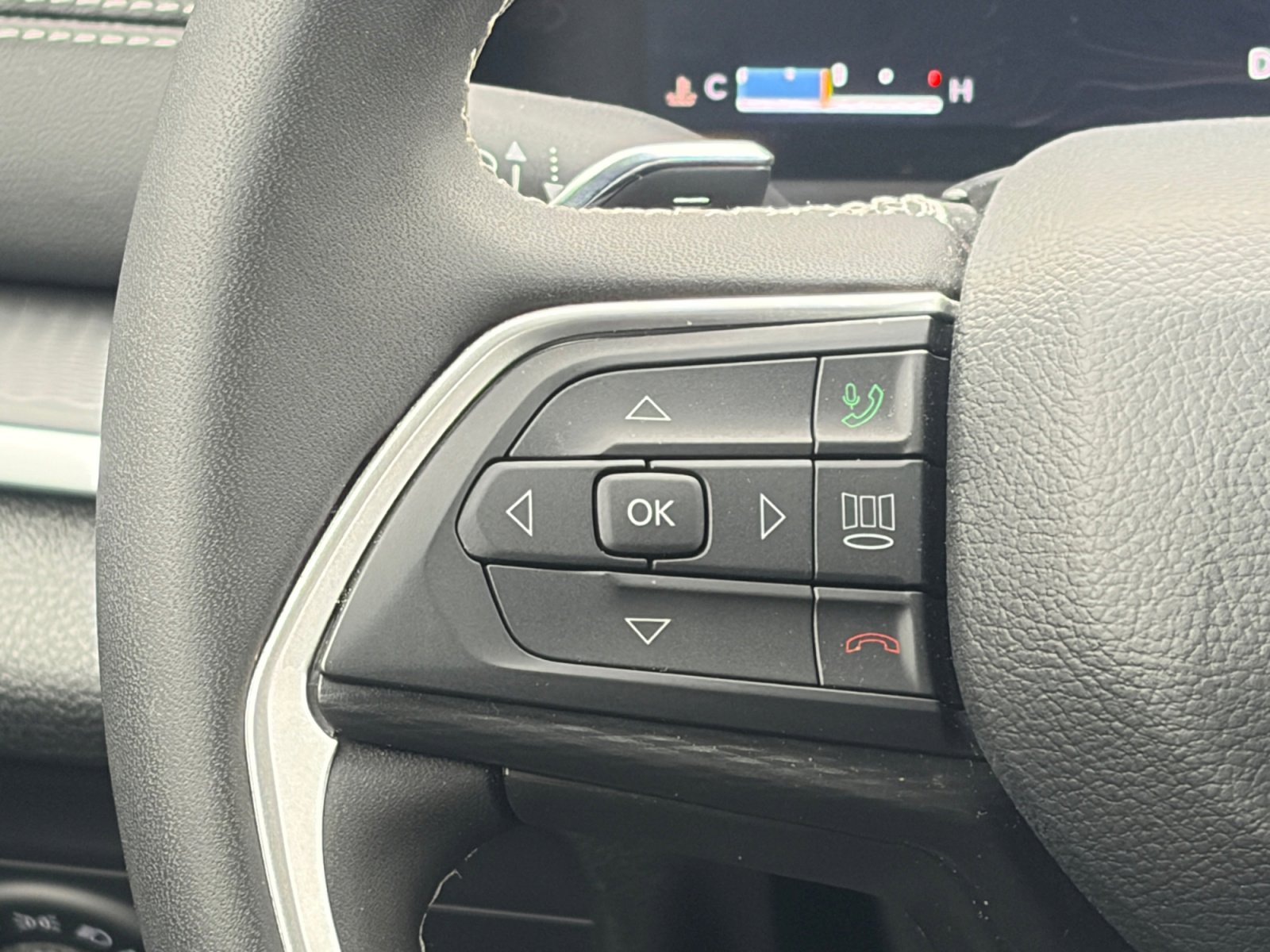 Used 2025 Jeep Grand Cherokee Laredo w/ Trailer Tow Package image 17