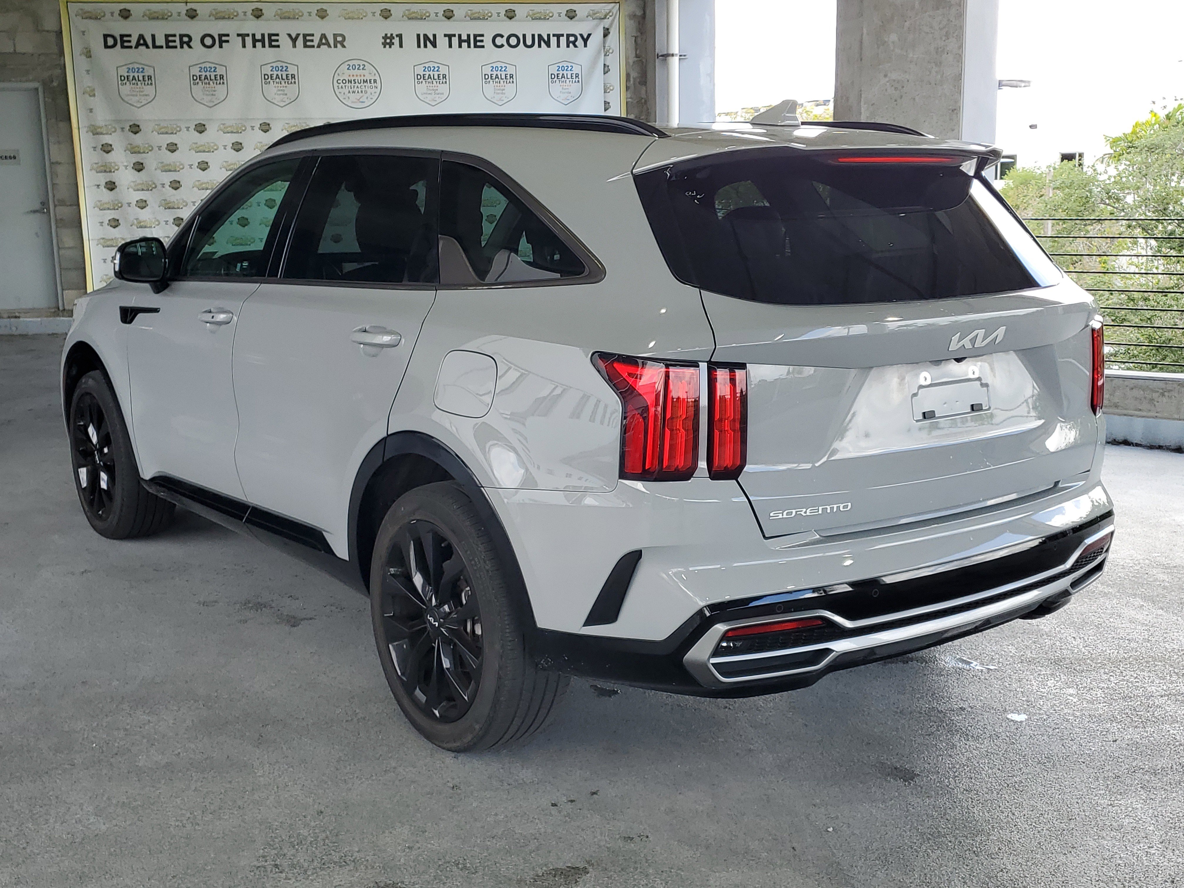 Used 2023 Kia Sorento SX image 3