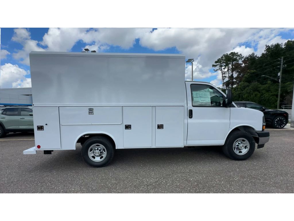 New 2025 Chevrolet Express 3500 w/ Power Convenience Package image 9