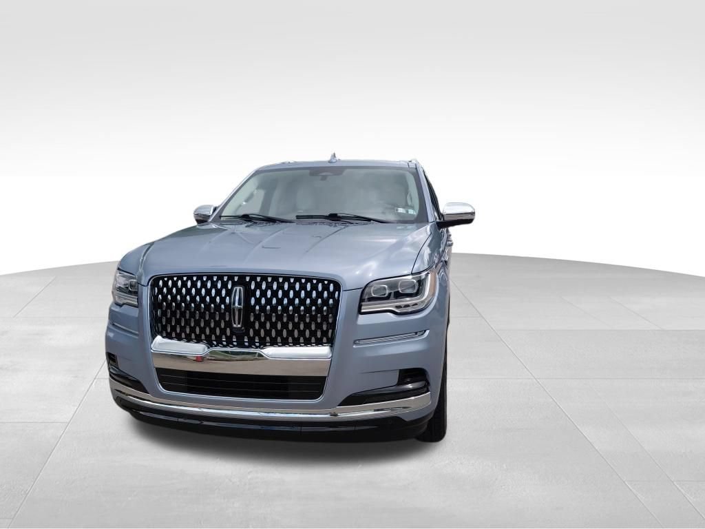 Used 2024 Lincoln Navigator Black Label AWD/4WD image 2
