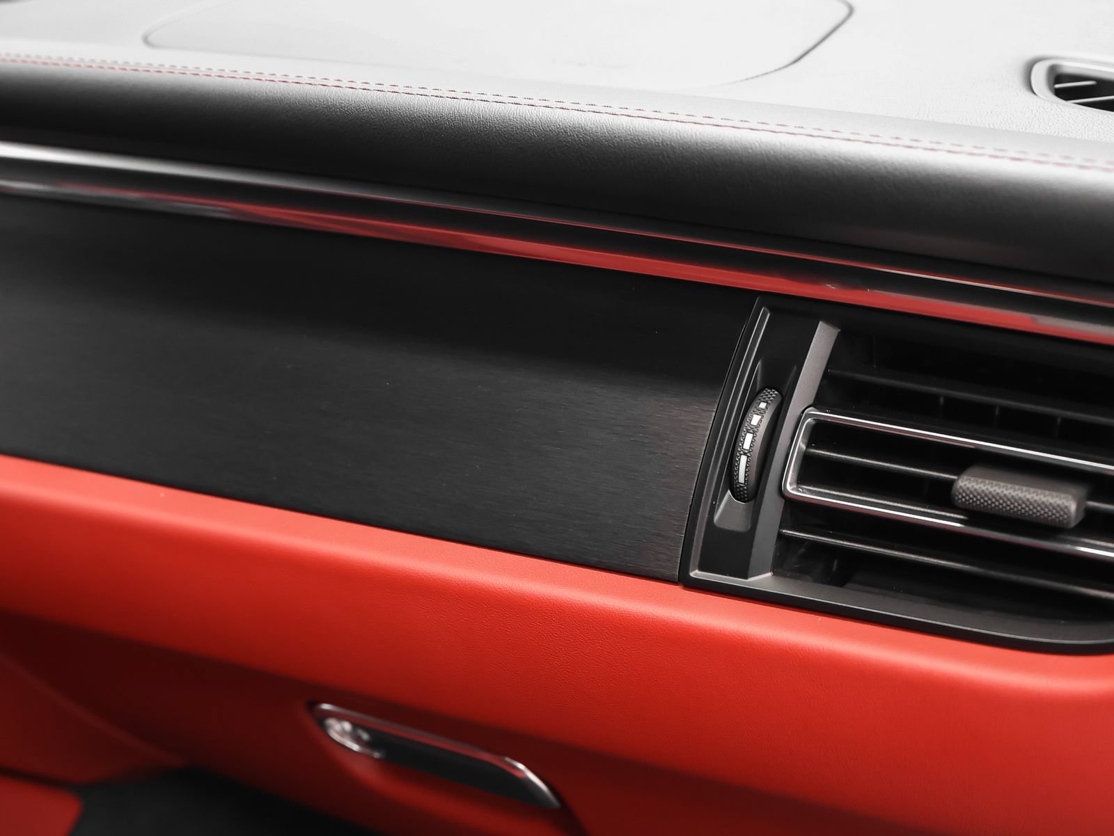 Certified 2024 Porsche Macan GTS w/ Premium Plus Package AWD/4WD image 28