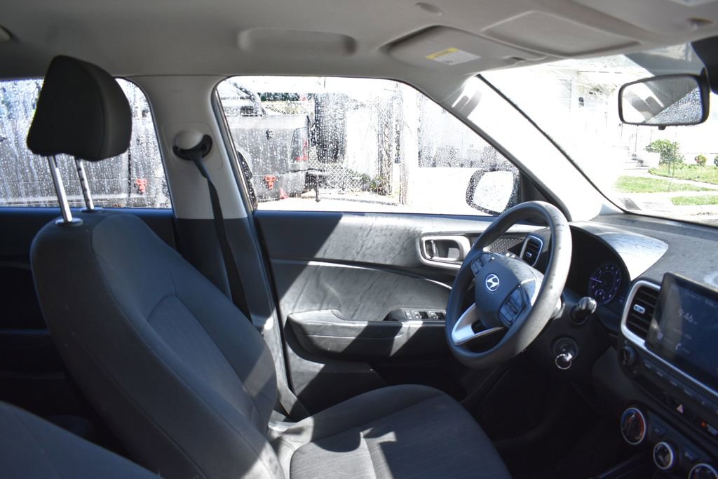Used 2022 Hyundai Venue SE FWD image 21