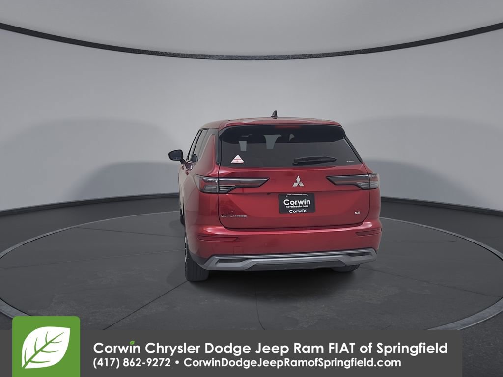 Used 2025 Mitsubishi Outlander SE image 12