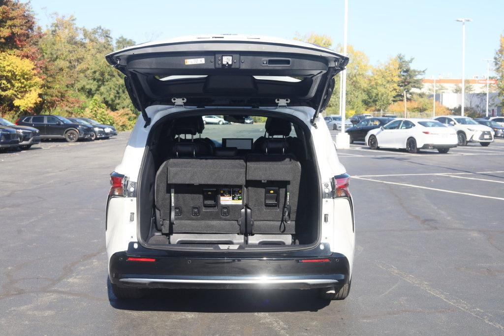 Used 2025 Toyota Sienna Platinum AWD/4WD image 15