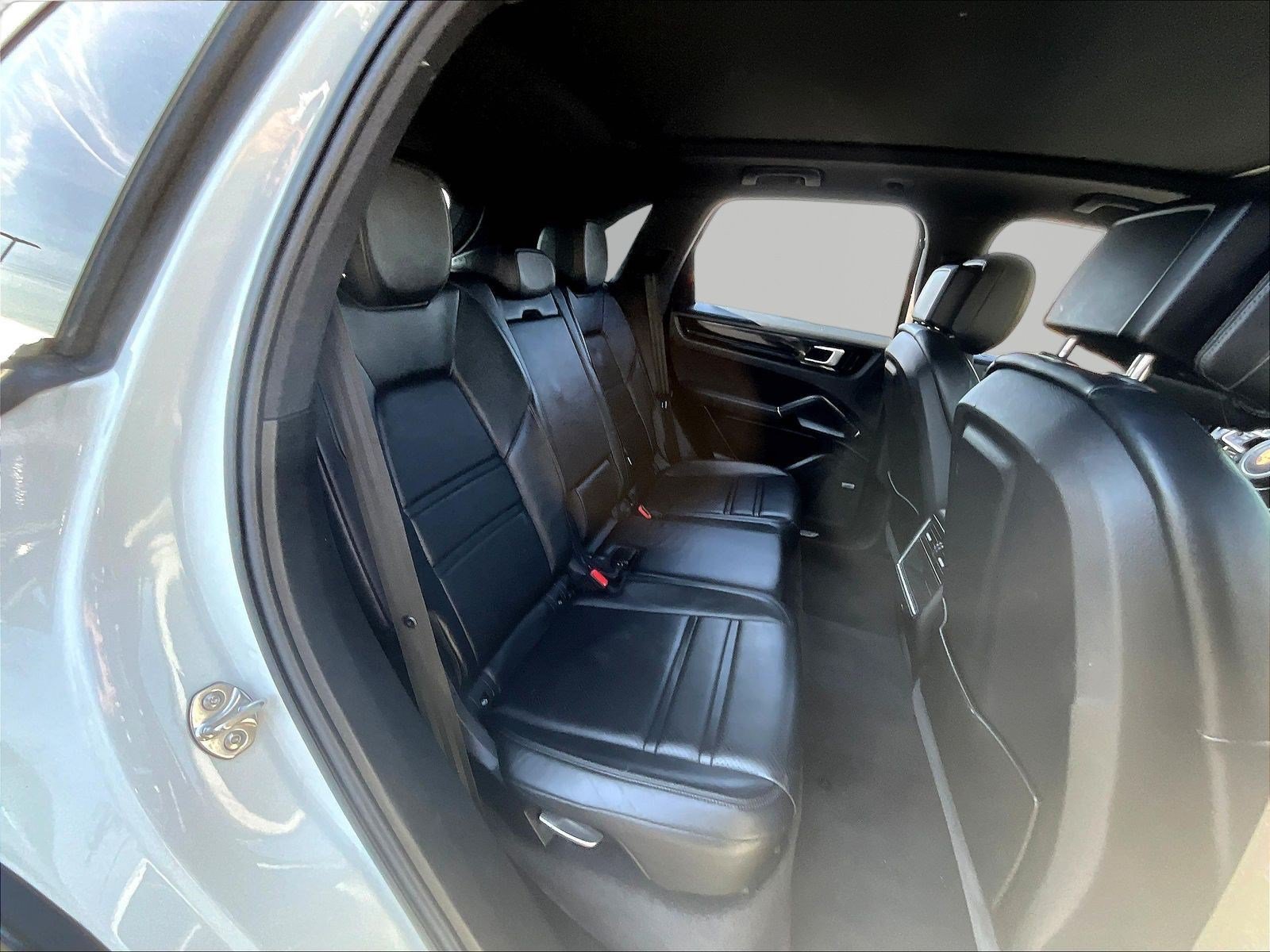 Used 2020 Porsche Cayenne AWD/4WD image 23