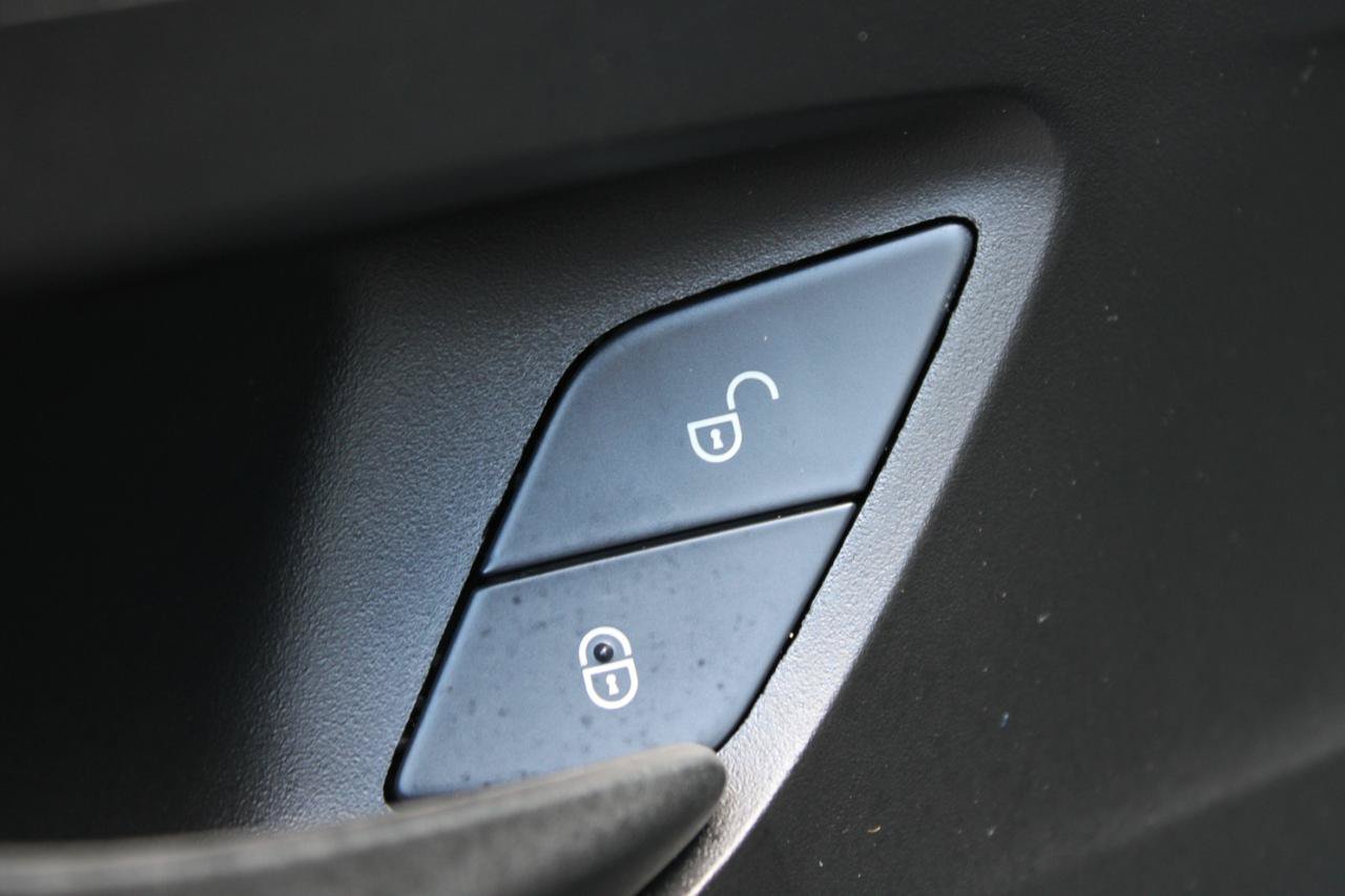 Used 2023 Mercedes-Benz Sprinter 2500 image 18