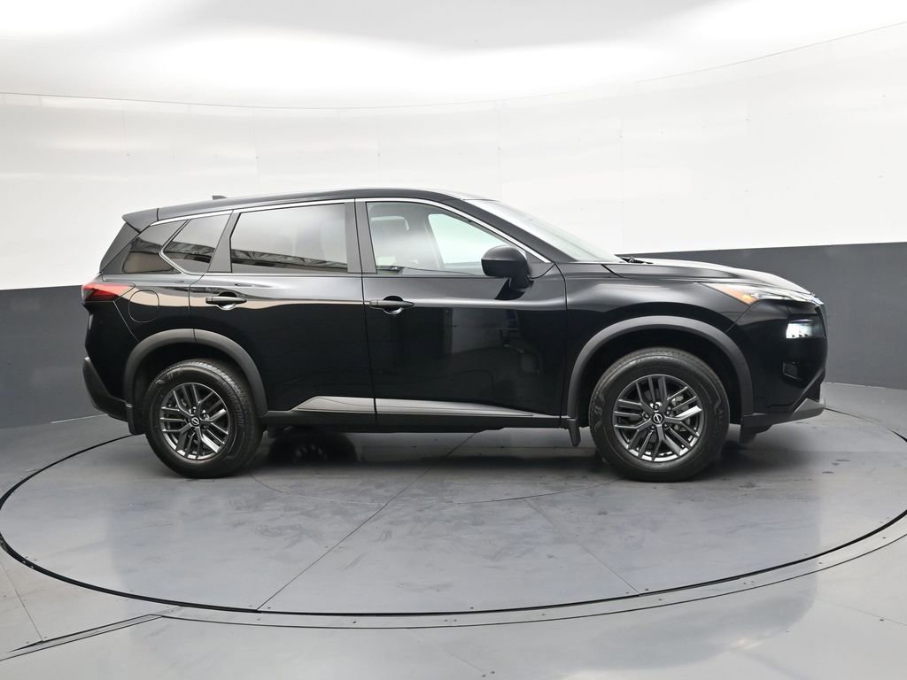 Used 2023 Nissan Rogue S FWD video 3