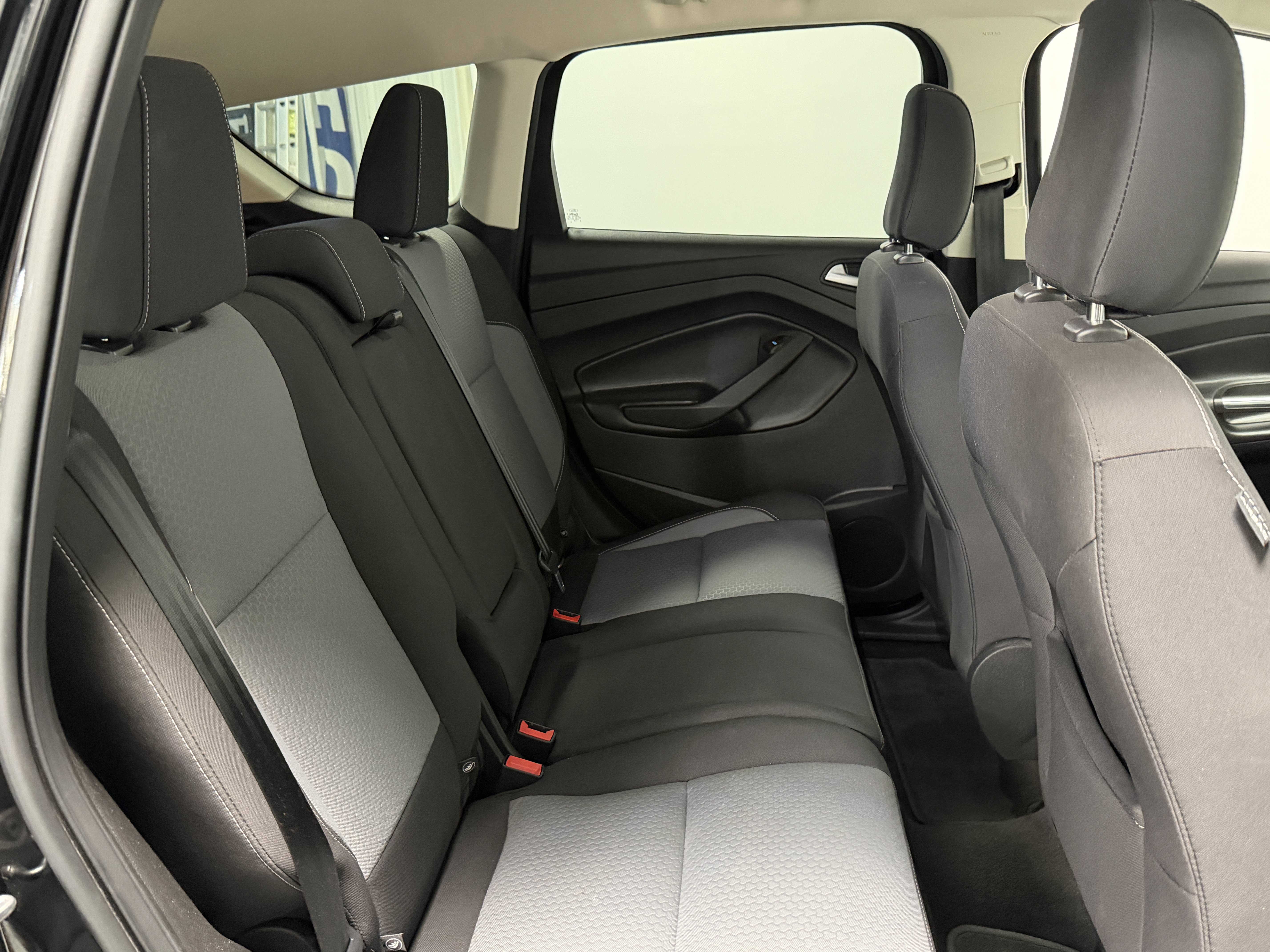 Used 2018 Ford Escape SE w/ SE SYNC Package FWD image 19