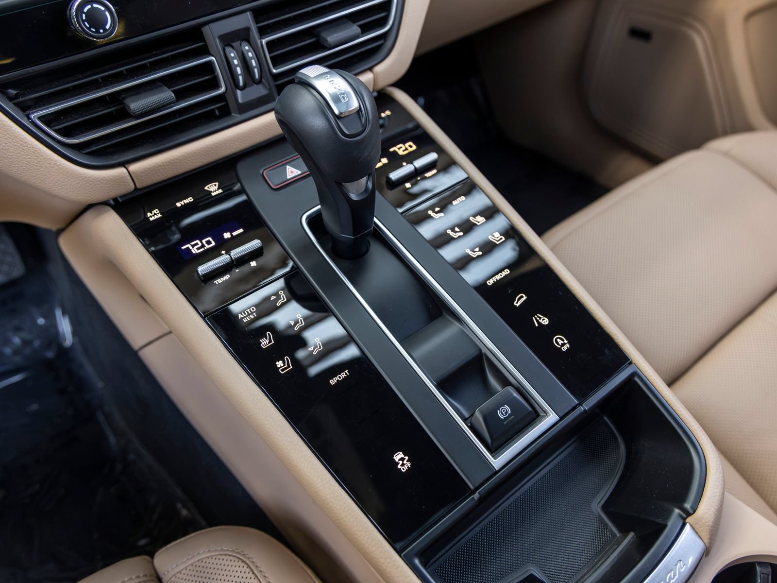 Certified 2026 Porsche Macan AWD/4WD image 46