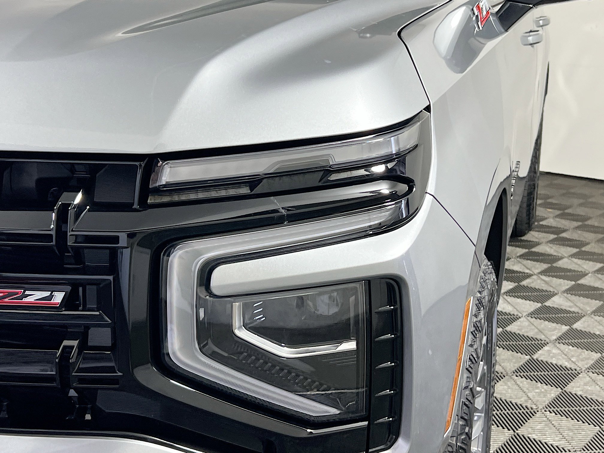Used 2025 Chevrolet Suburban Z71 image 11