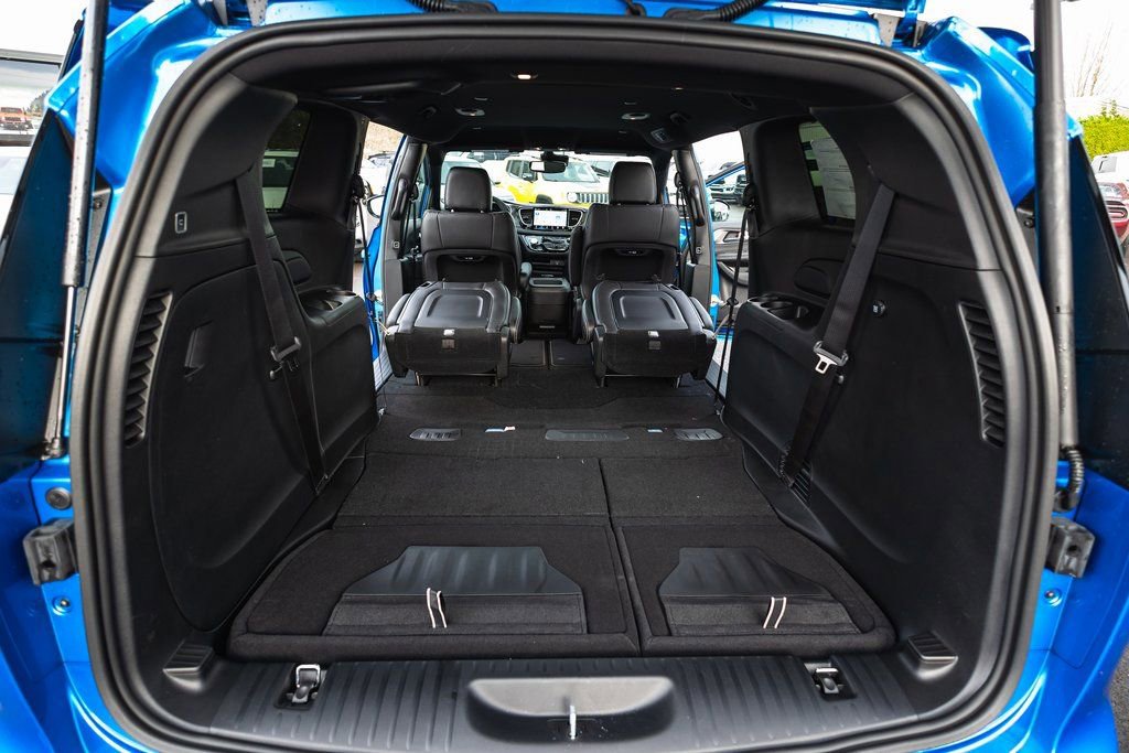 New 2026 Chrysler Pacifica Select w/ S Appearance Package image 35