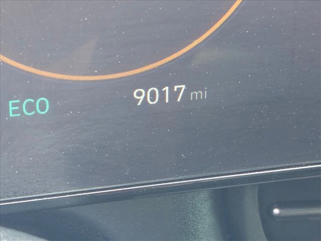 Used 2025 Hyundai Elantra SEL image 11