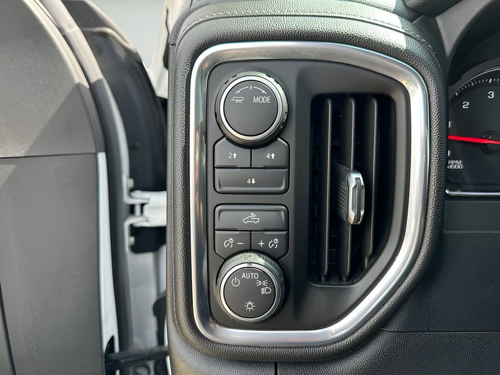 Used 2021 Chevrolet Silverado 2500 LT w/ Z71 Off-Road Package image 21