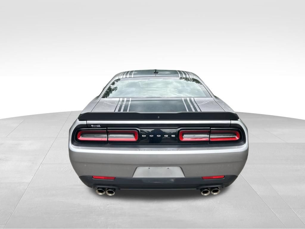 Used 2016 Dodge Challenger R/T RWD image 4