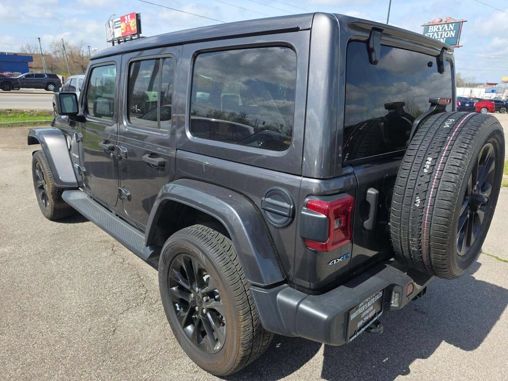 Used 2021 Jeep Wrangler Unlimited Sahara w/ Cold Weather Group AWD/4WD image 3